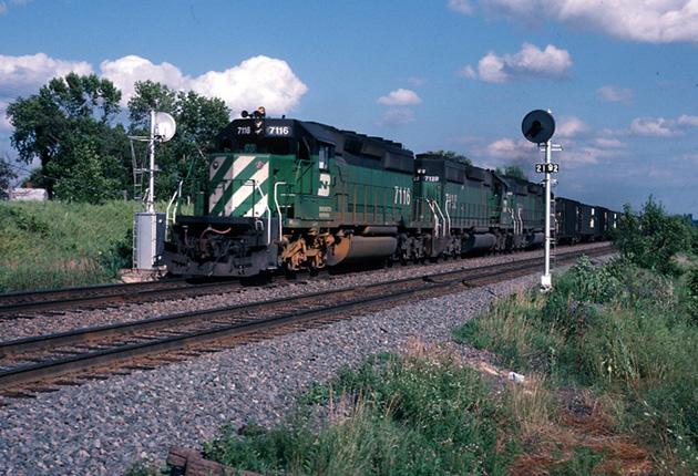 BN 7116 at Detroit Lakes.jpg